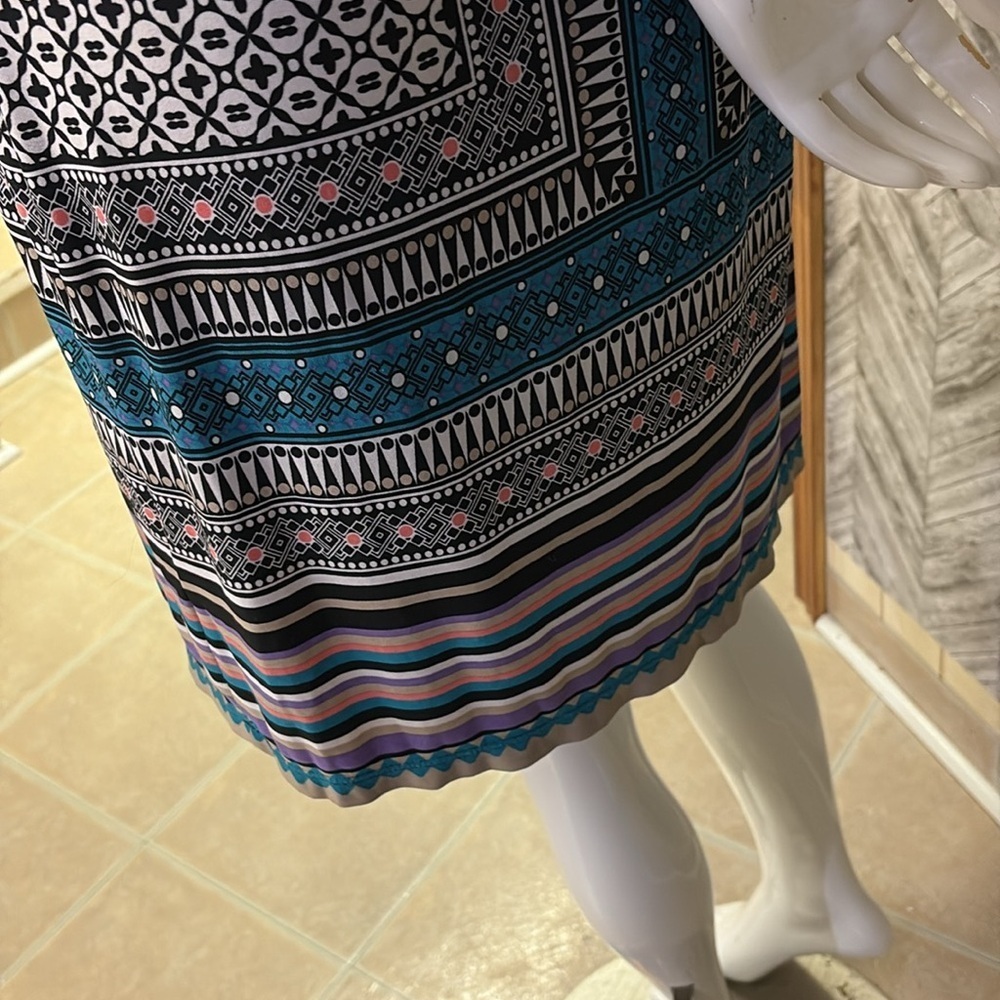New York & Co. Shift Dress.  3/4 sleeves. Knee-length. Flattering pattern, small - Picture 7 of 9